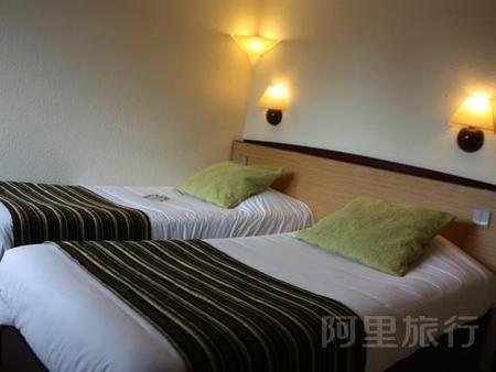 坎潘尼尔兰斯南贝赞旅馆