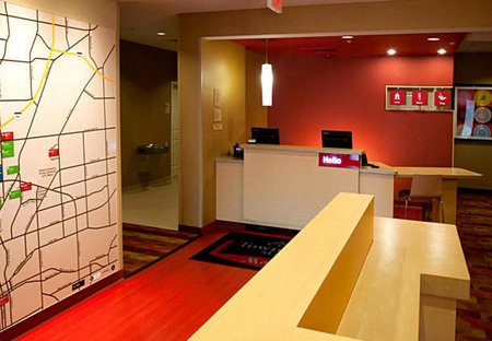 韦恩堡北 TownePlace Suites 酒店