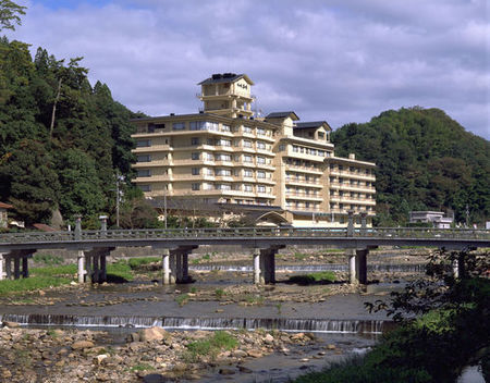 依山楼岩崎酒店