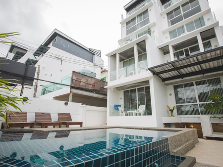 普吉岛滨海前线公寓式酒店