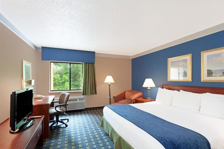 Baymont Inn and Suites Memphis East