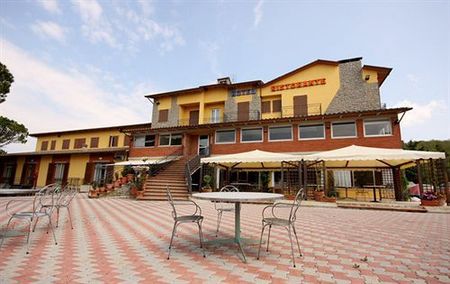 特拉西米纳山顶酒店