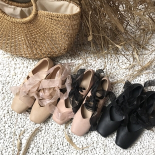 miumiu芭蕾鞋怎麼搭配 軟底芭蕾平底鞋系帶方頭單鞋女秋 綁帶中跟復古奶奶v口低跟芭蕾舞 miumiu芭蕾鞋穿搭