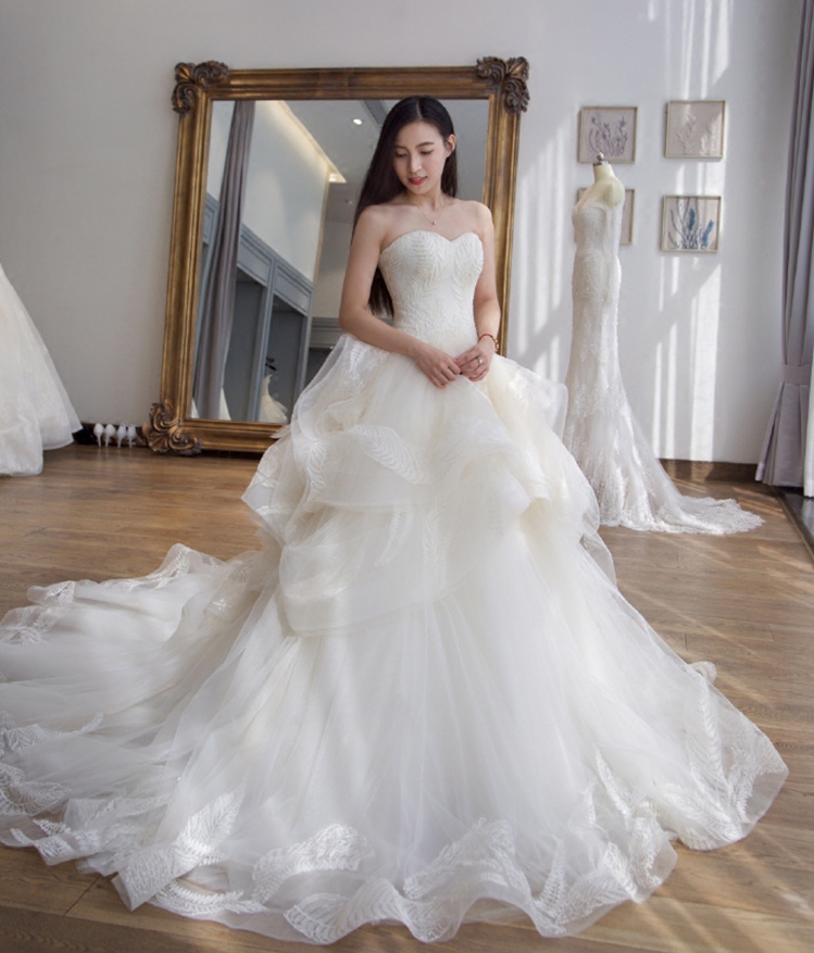 婚纱新款2017春夏抹胸长拖尾新娘结婚礼服绑带可定制实体店试穿