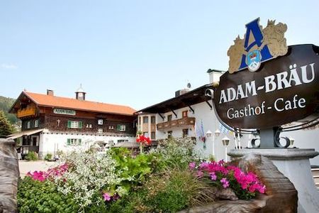 亚当徒步旅行酒店
