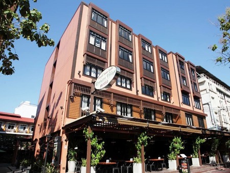 拉姆布特里村广场旅店