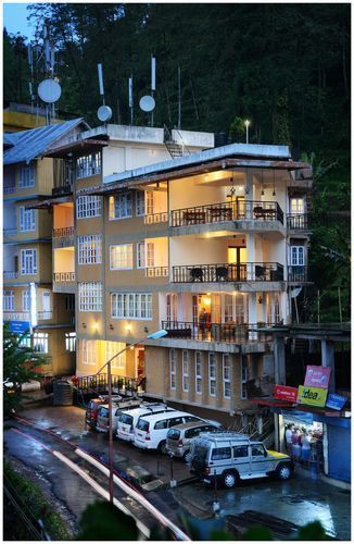 峰会尼华摄政酒店
