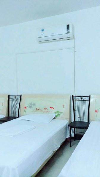 壶瓶山景区海霞民宿三人间酒店客栈日历