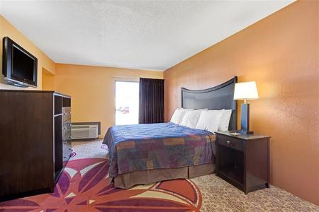 Days Inn & Suites Tampa Near Ybor City