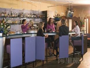 华沙旧城区宜必思酒店