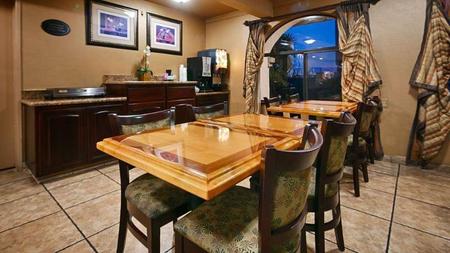 贝斯特韦斯特洛斯阿拉米托斯套房酒店