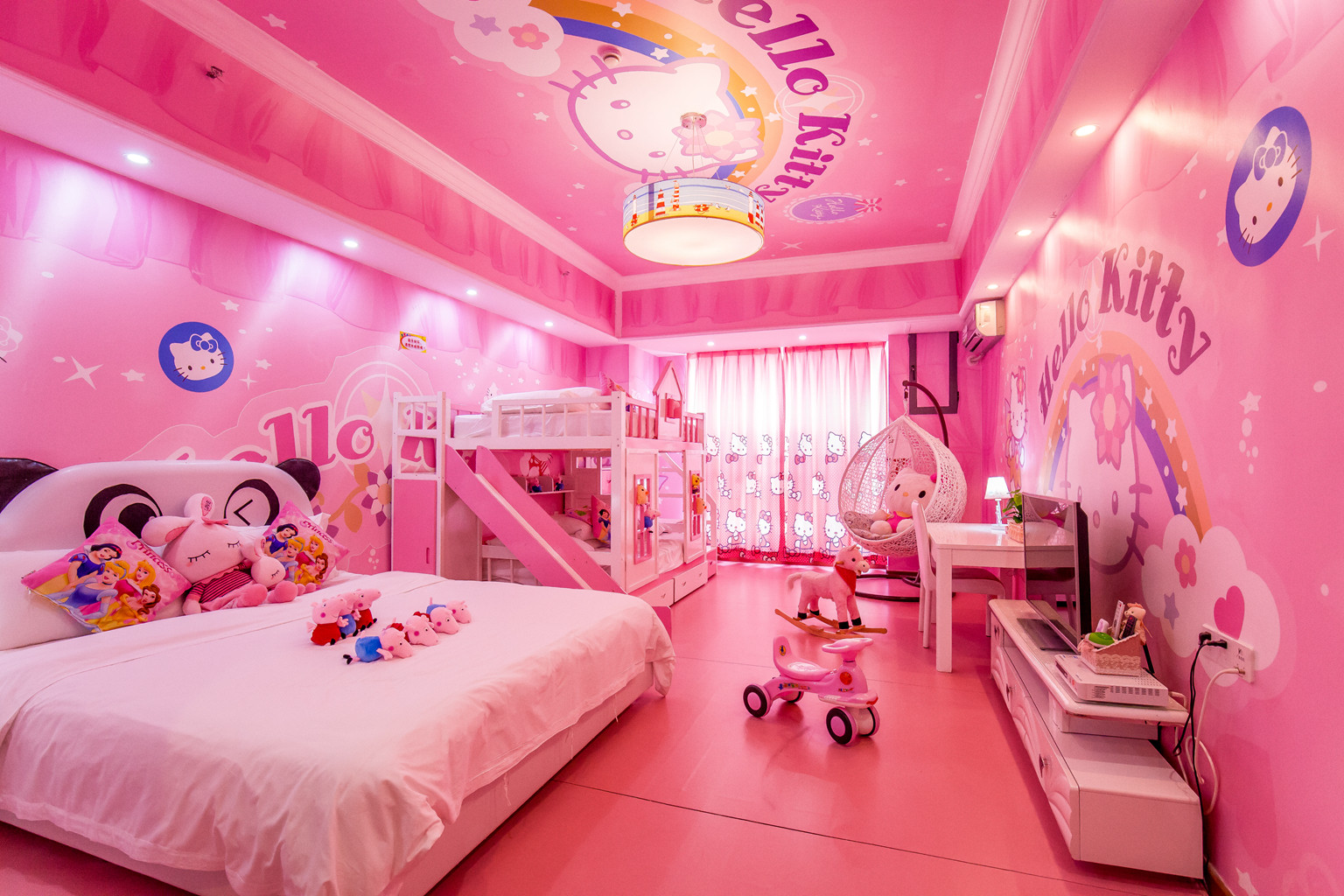 快乐宝贝主题度假公寓广州万达hellokitty城堡滑梯三床房酒店客栈日历