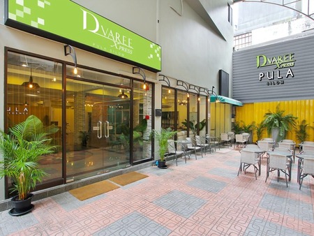 曼谷德瓦里快速普拉西罗姆酒店