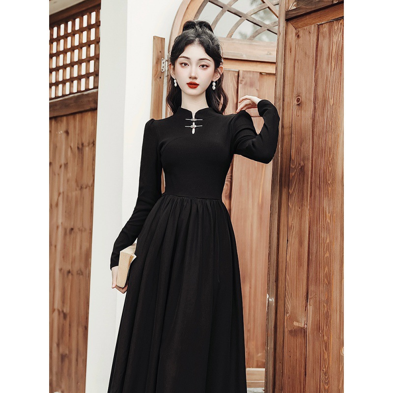 新中式国风黑色针织连衣裙女秋装设计感法式收腰显瘦气质打底长裙