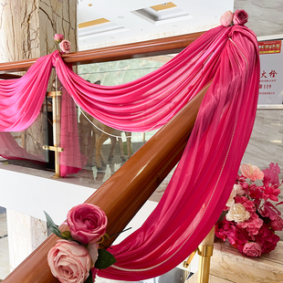 定制结婚楼梯装饰栏杆扶手婚房布置阳台花艺拉花绸缎布幔玫红色花