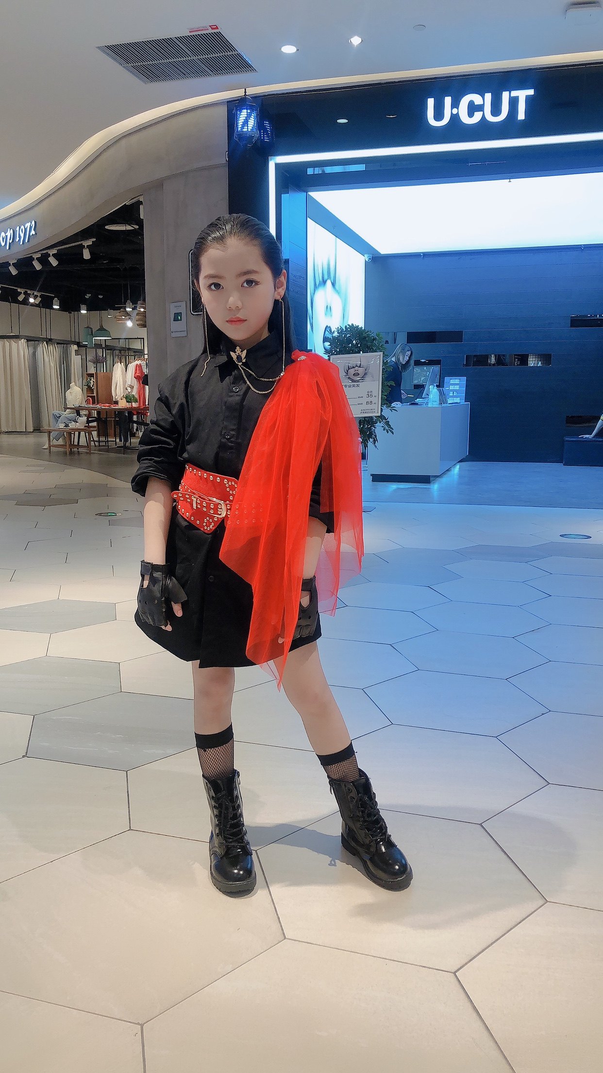 女童创意黑红红潮儿童服装少儿模特走秀车模儿童演出服