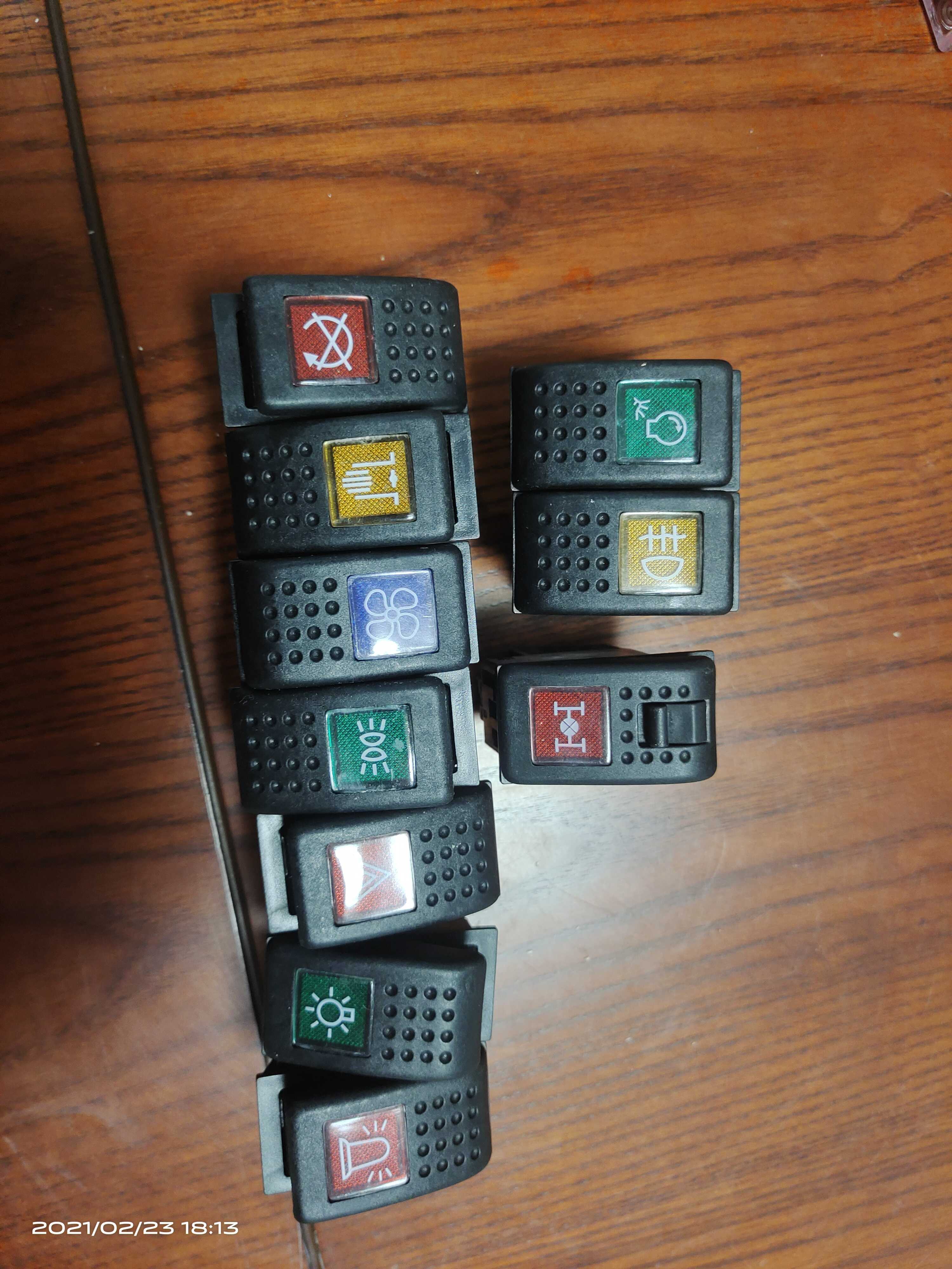 徐工吊车配件老款驾驶室翘板开关大灯强制熄火排灌设备