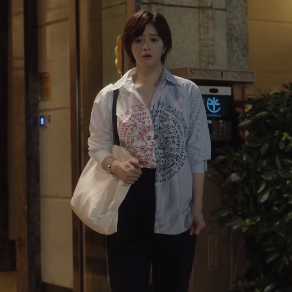 小舍得田雨岚蒋欣同衣服复古太阳字母拼色印花衬衫