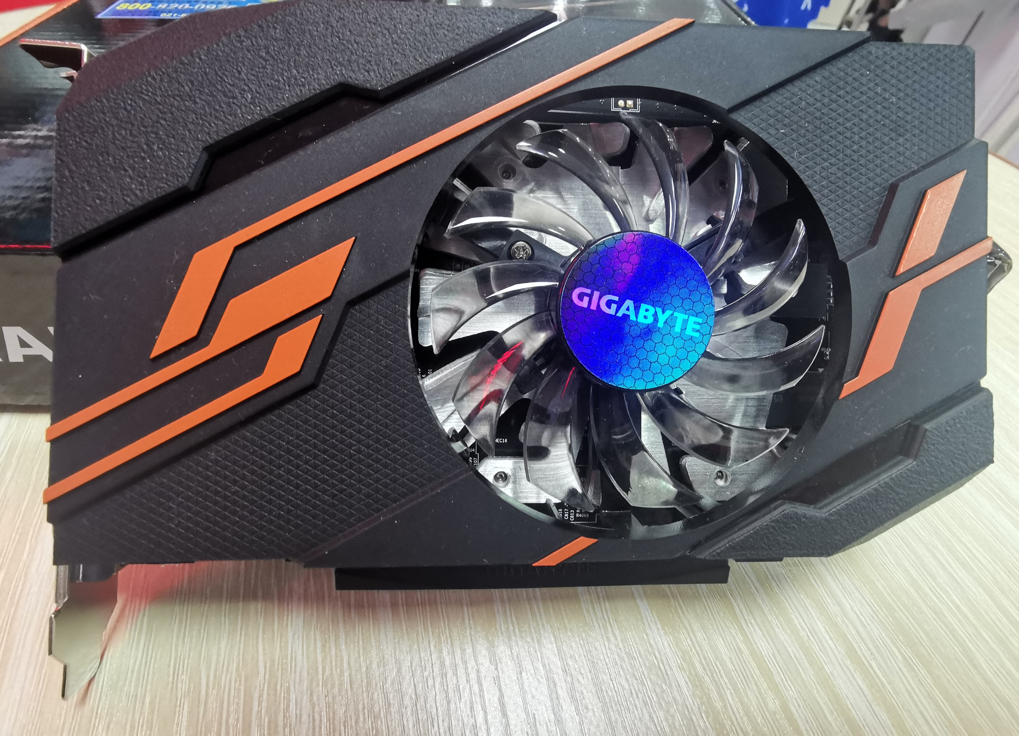 技嘉gv-n1030oc-2gigtx10302gd5独立游戏显卡lol显卡