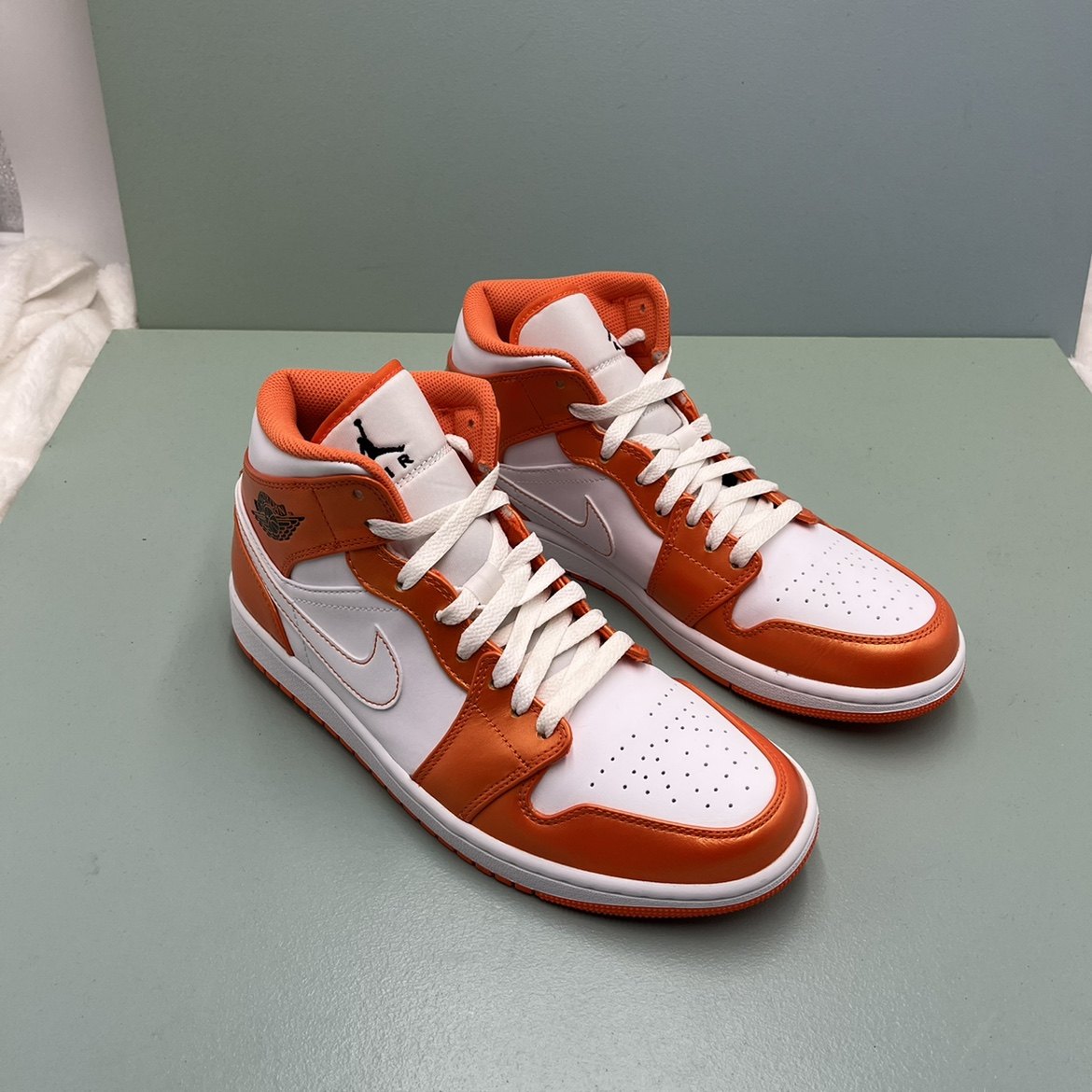 楠得体育airjordanmidaj1白橙小扣碎中帮篮球鞋篮球鞋