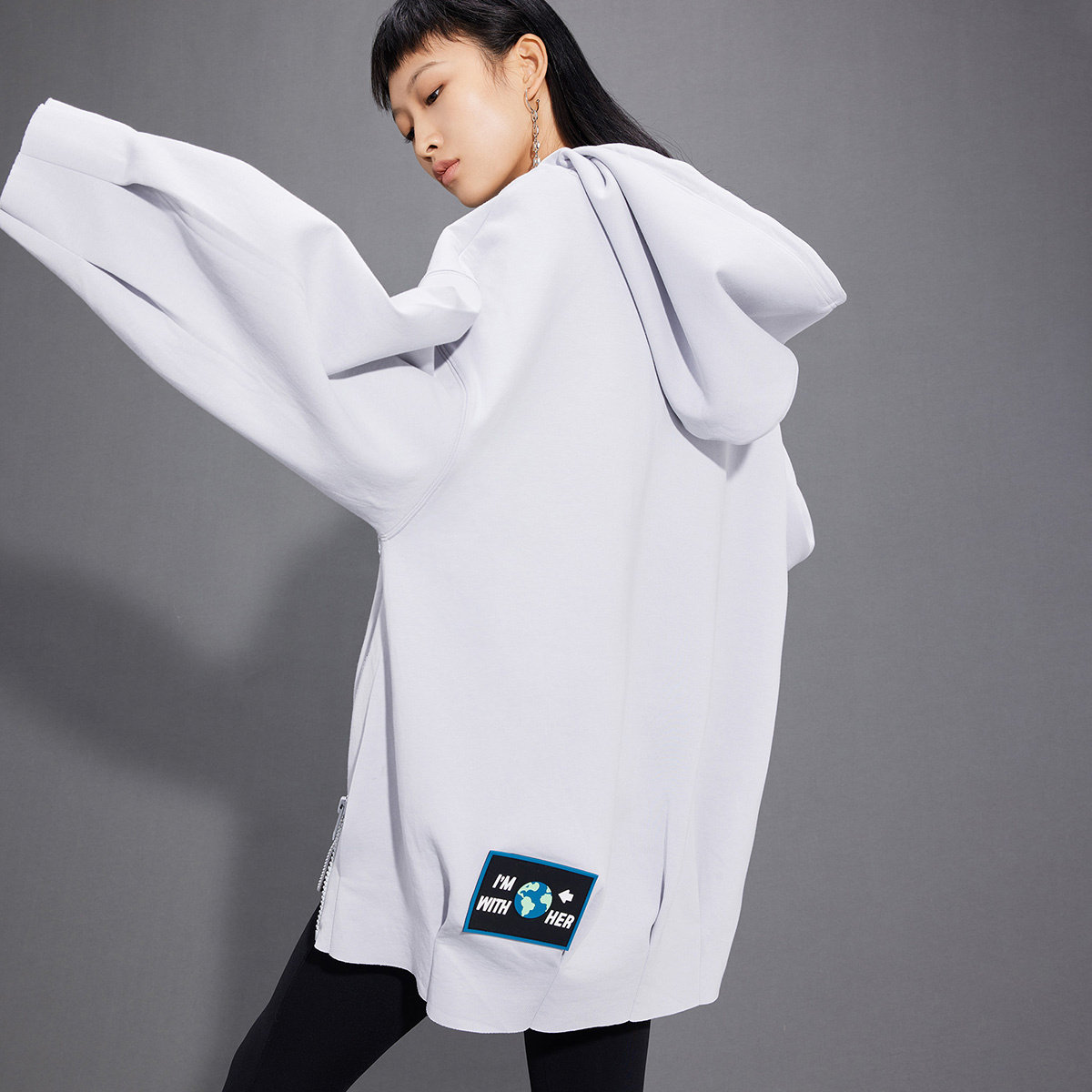 smileyworld联名lily新款女装俏皮笑脸宽松连帽卫衣卫衣