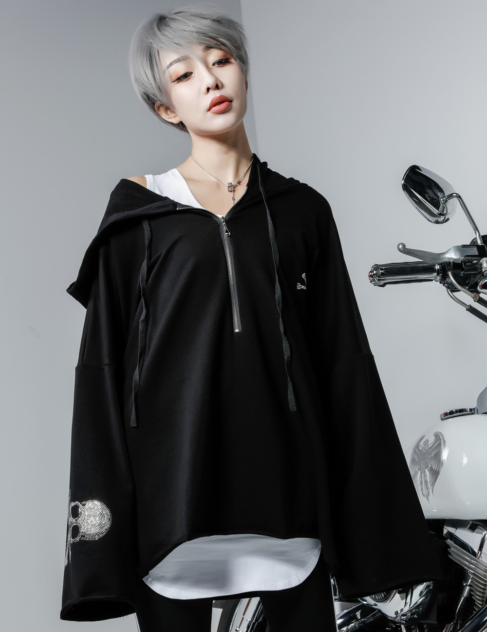 ucren骷髅头水水钻潮牌宽松袖子带帽休闲女款卫衣