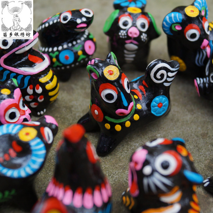 苗乡银绣非物质文化遗产传承人陈应魁黄平泥哨单卖苗族泥哨