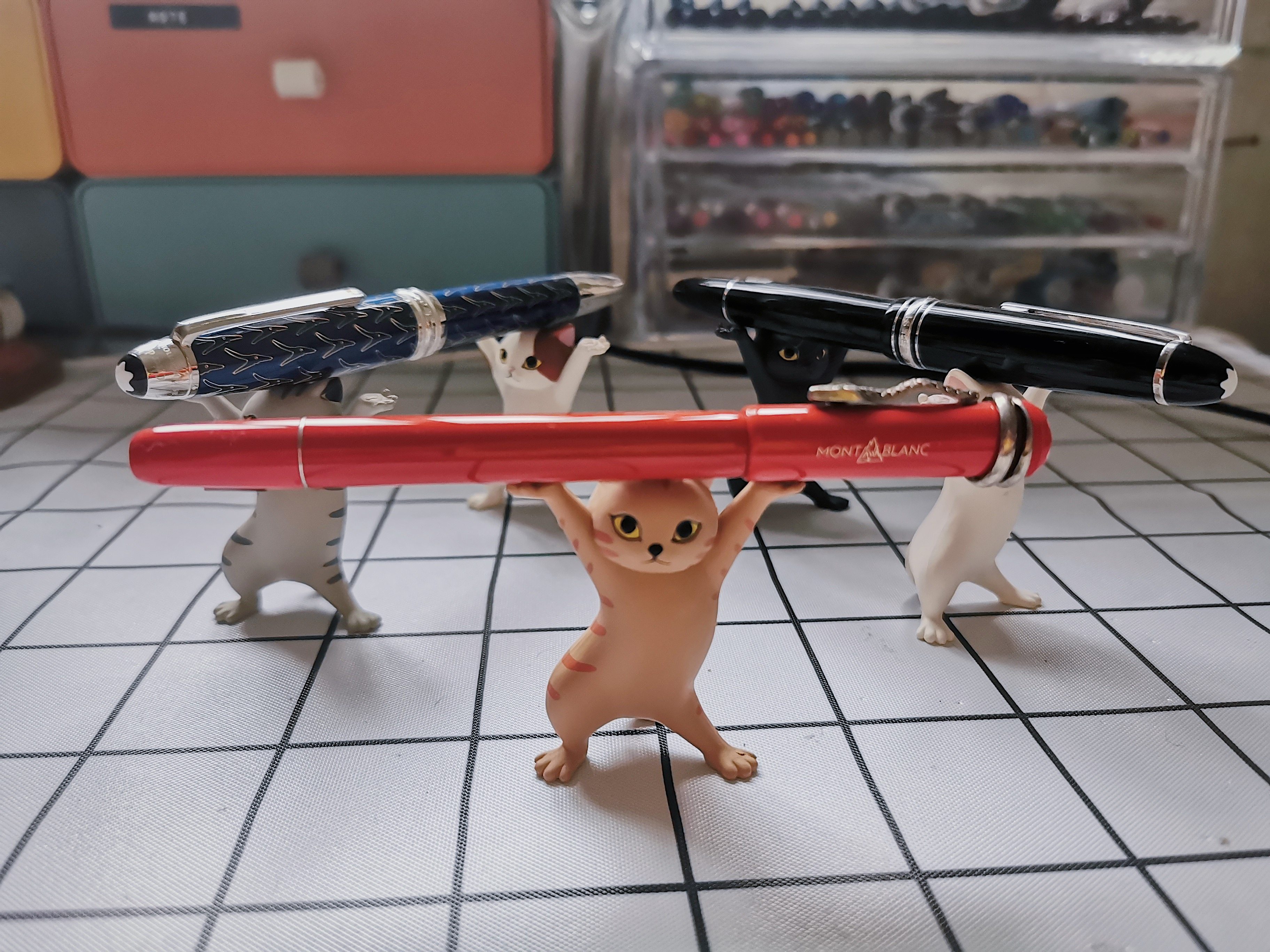 日本qualia妖娆猫咪笔架公仔扭蛋盲盒可爱可爱猫笔架