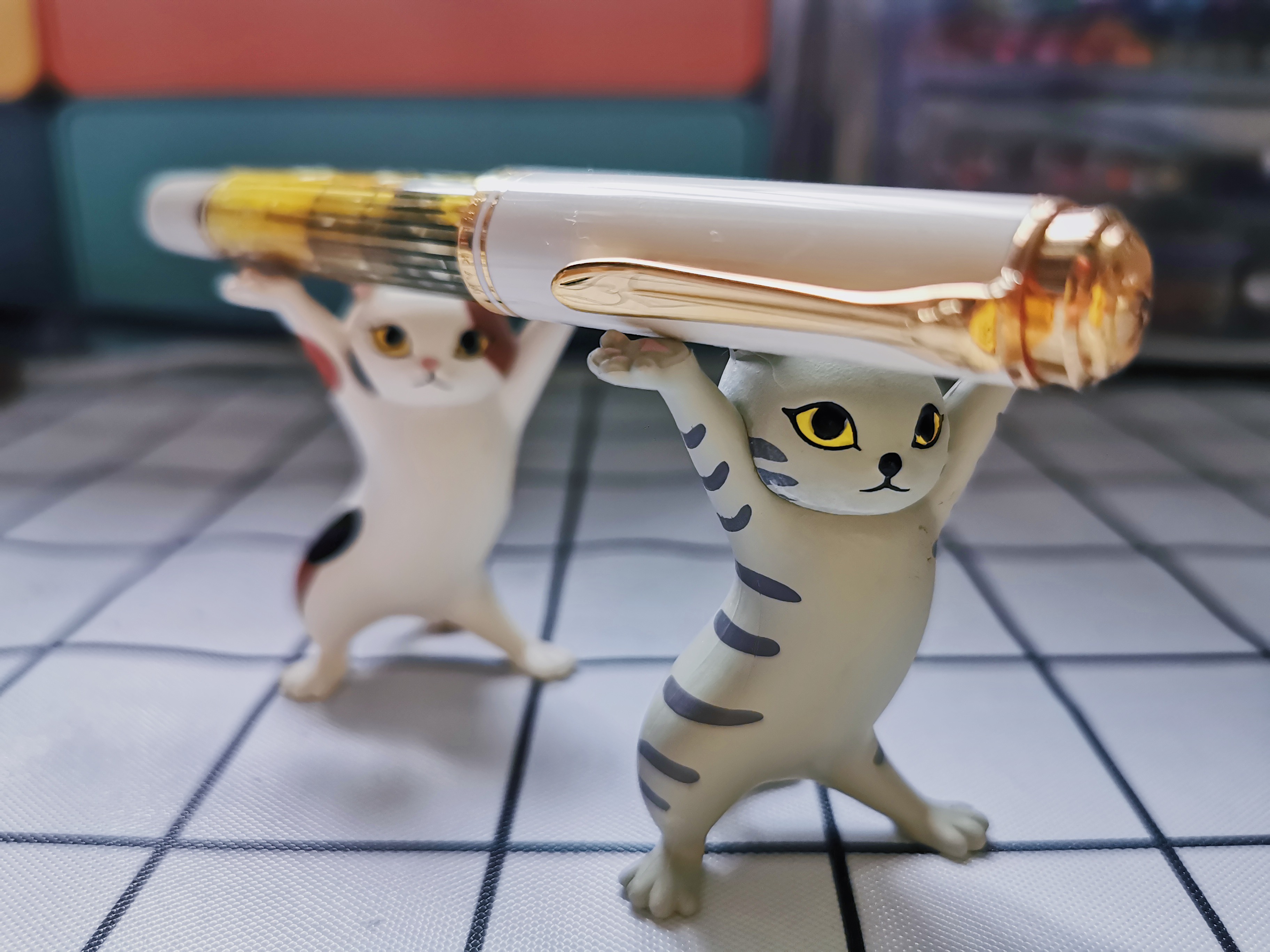 日本qualia妖娆猫咪笔架公仔扭蛋盲盒可爱可爱猫笔架