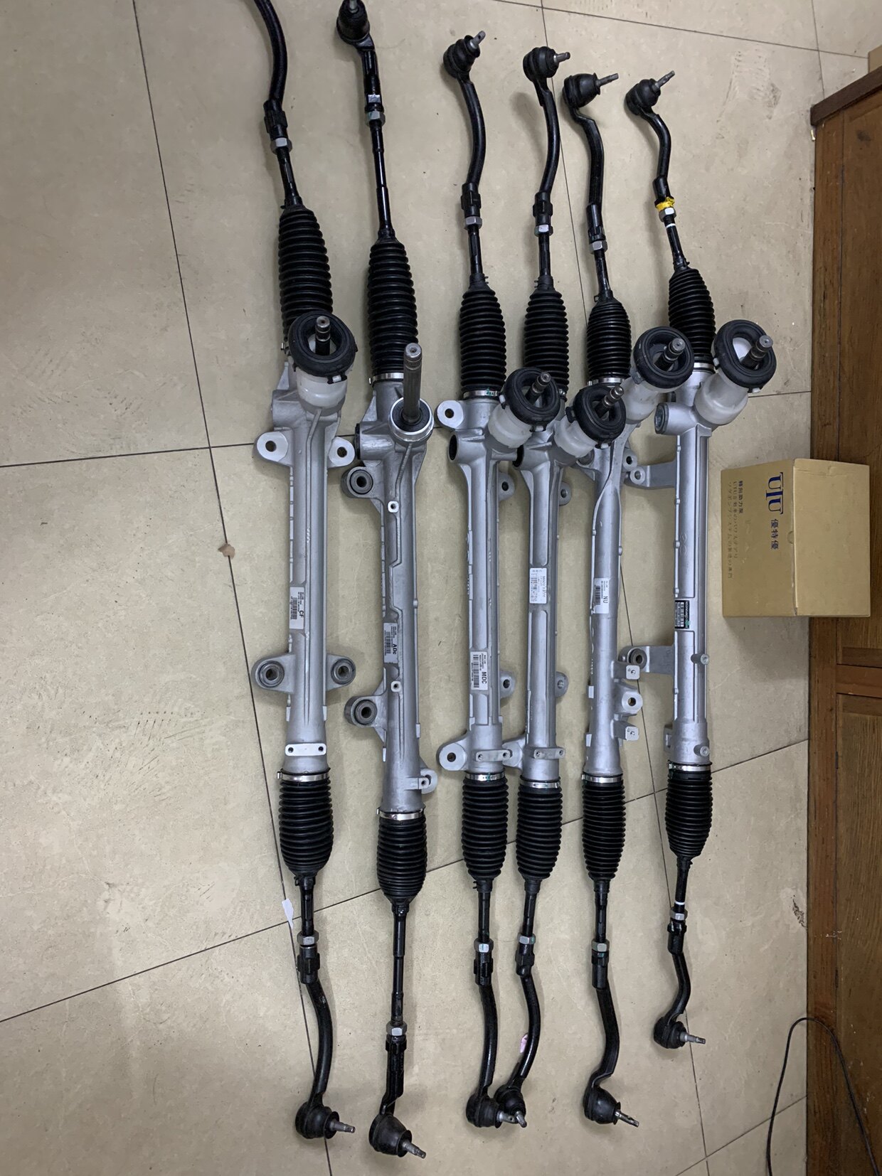 现代途胜15年瑞纳ix35悦动雅绅特伊兰特圣达菲转向机方向机总成