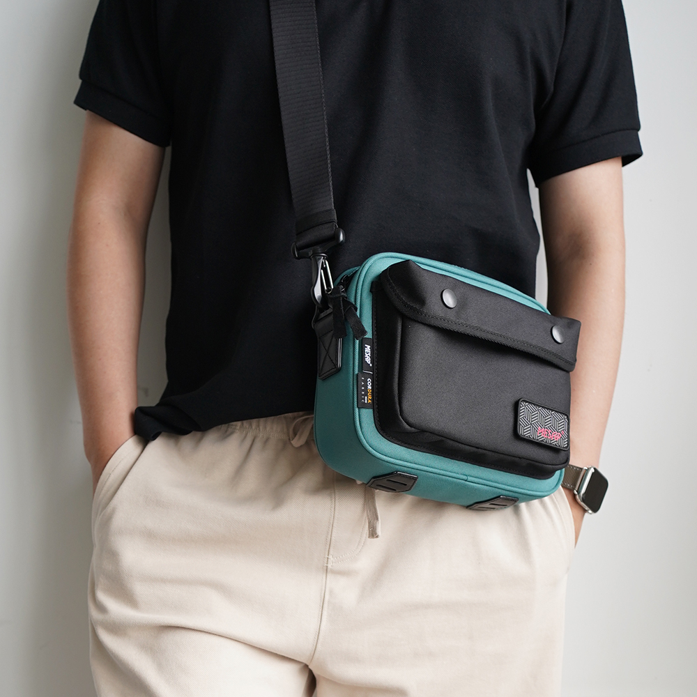 MESAP街头时尚潮简约Cordura尼龙魔术贴标男学生斜挎包小方包书包