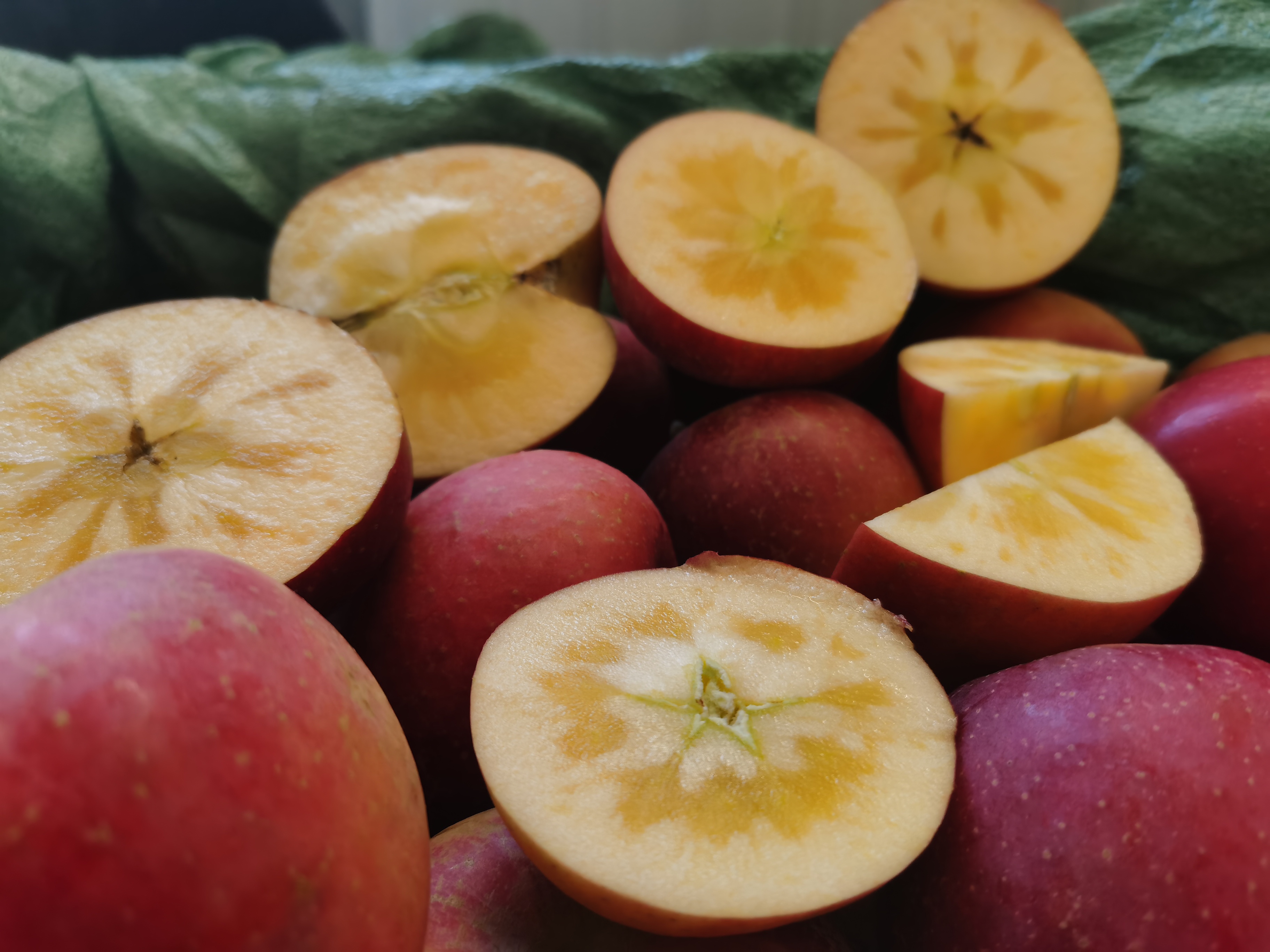 云南宾川高山新鲜水果现摘冰糖糖心苹果甜脆苹果