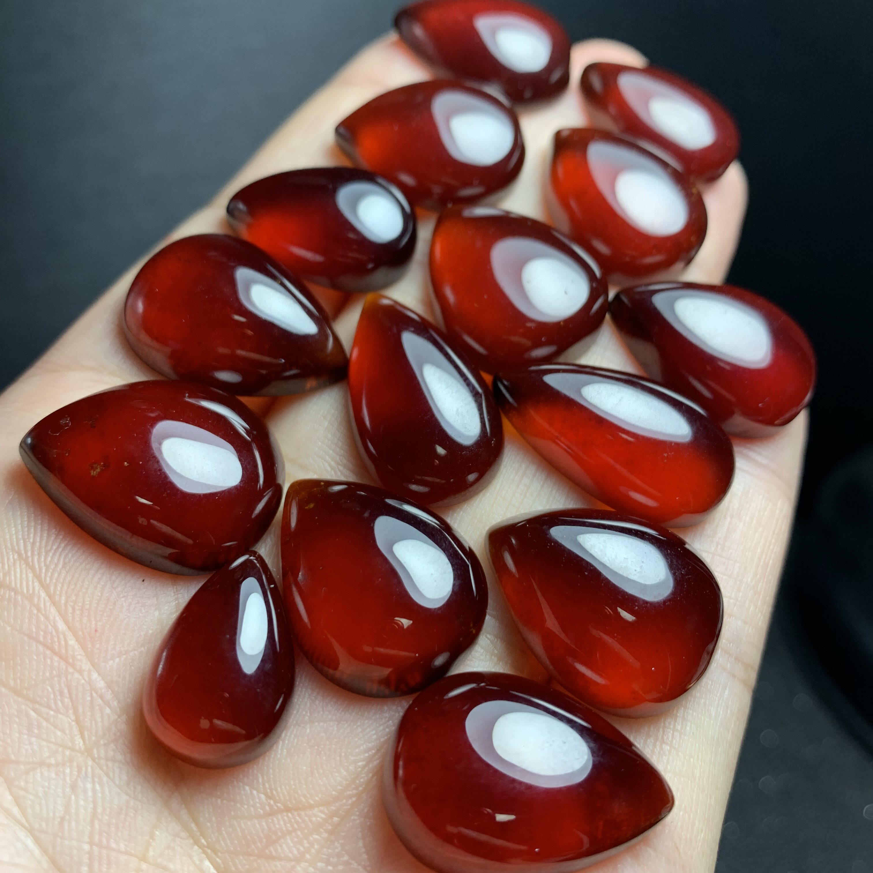 天然红石榴石榴石水滴吊坠裸石无孔可做项链莫桑比克项坠