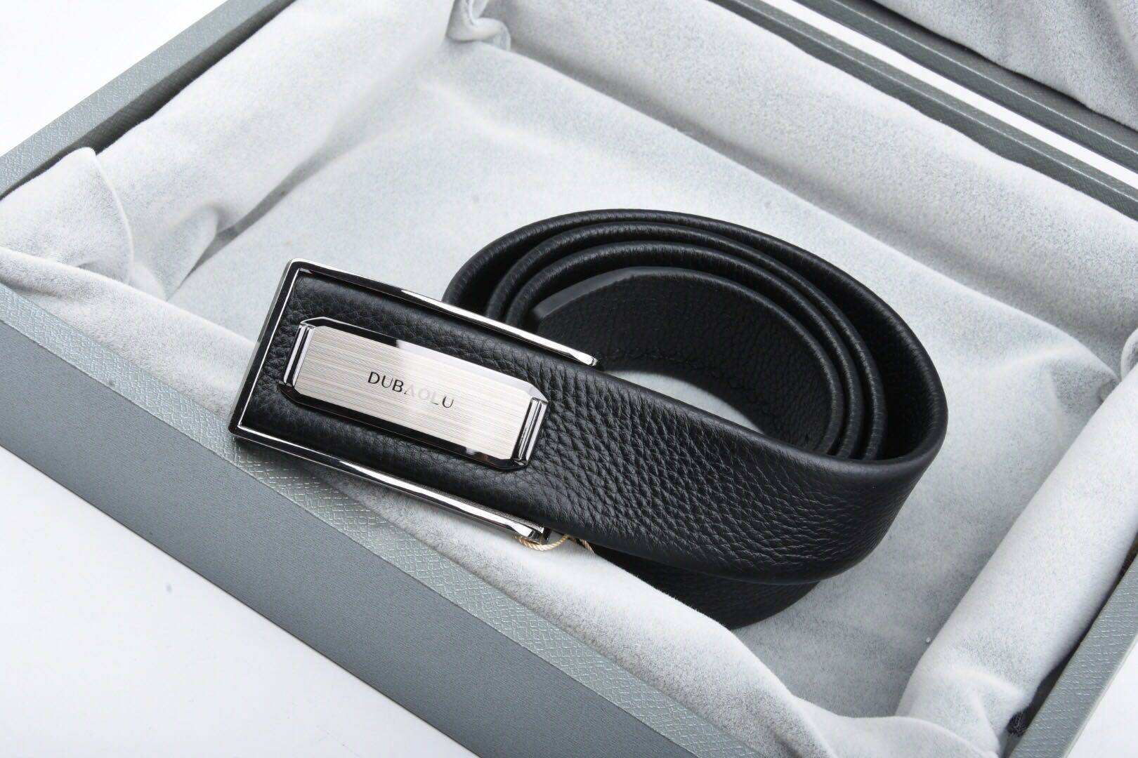 都宝路男士皮带真皮年轻人牛皮板扣商务休闲百搭其他配件