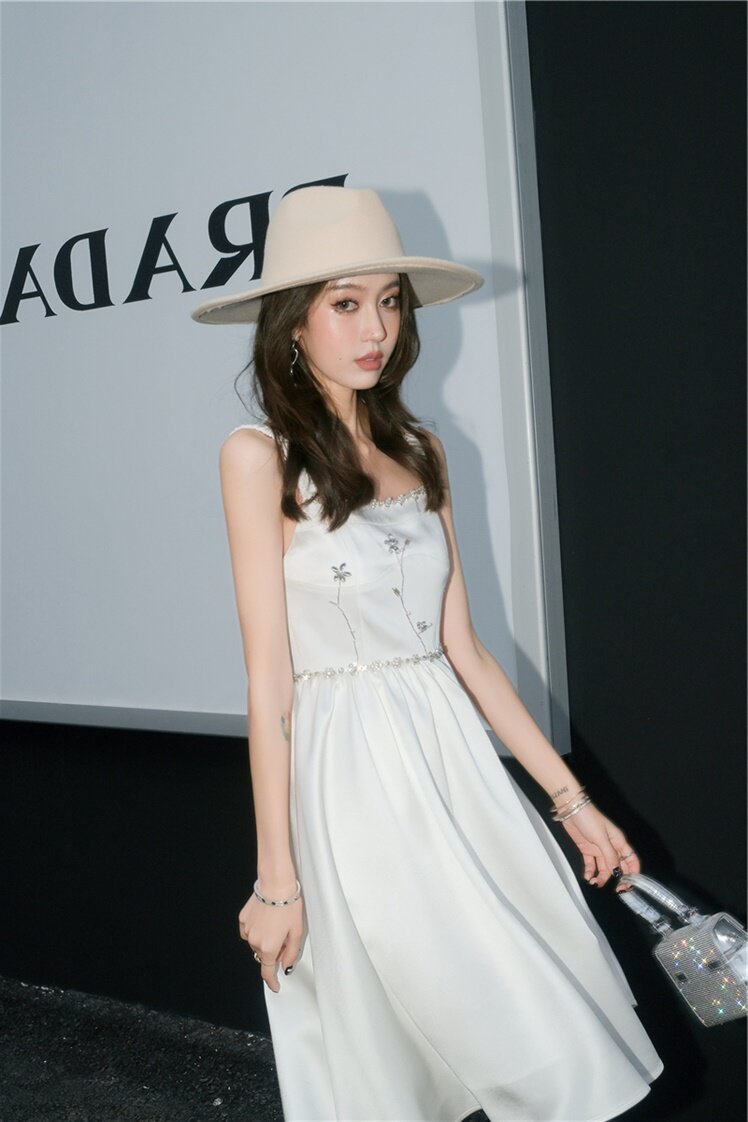 高端洋装装小礼服白色吊带花朵连衣裙钻饰秋冬礼服