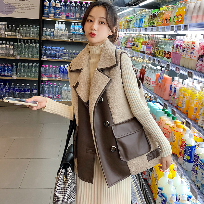 羊羔毛外套拼接皮毛一体女2021年冬季新款宽松时尚复古马甲春秋夹