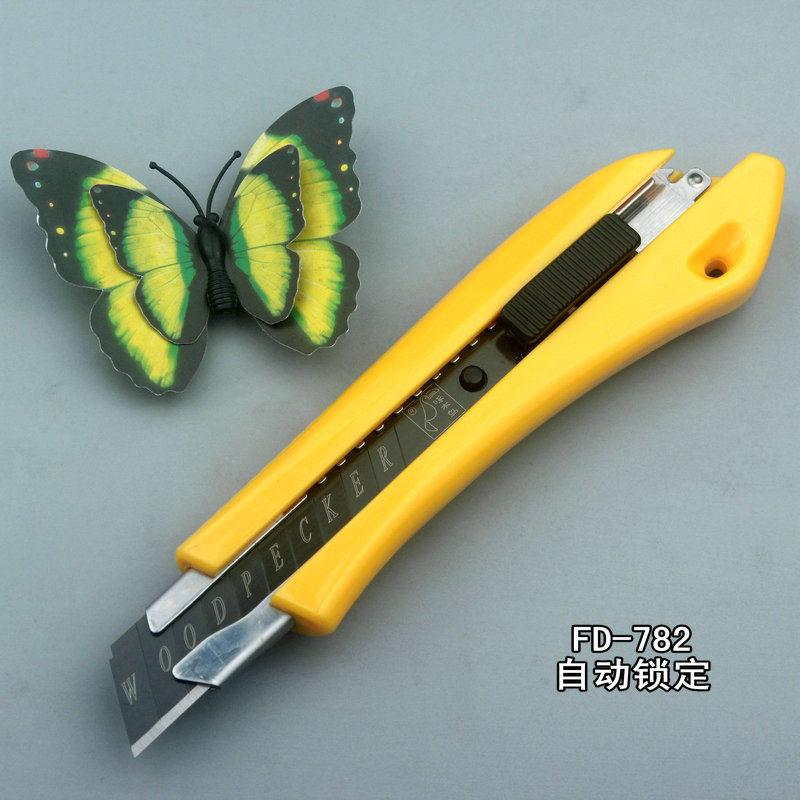 啄木鸟大号18mm美工刀厚实刀槽倍受力不易开裂防滑美工刀