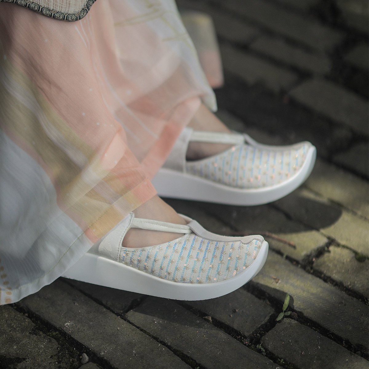 乌衣巷唐制复原如意鞋原创仙女增高翘头锦鞋复古百搭汉服鞋子女 99元