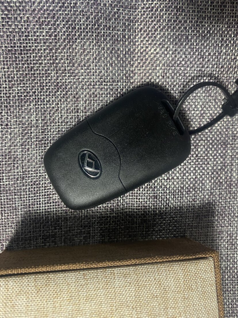 钥匙原装上汽大通v80折叠遥控器原厂总成芯片替换汽车钥匙