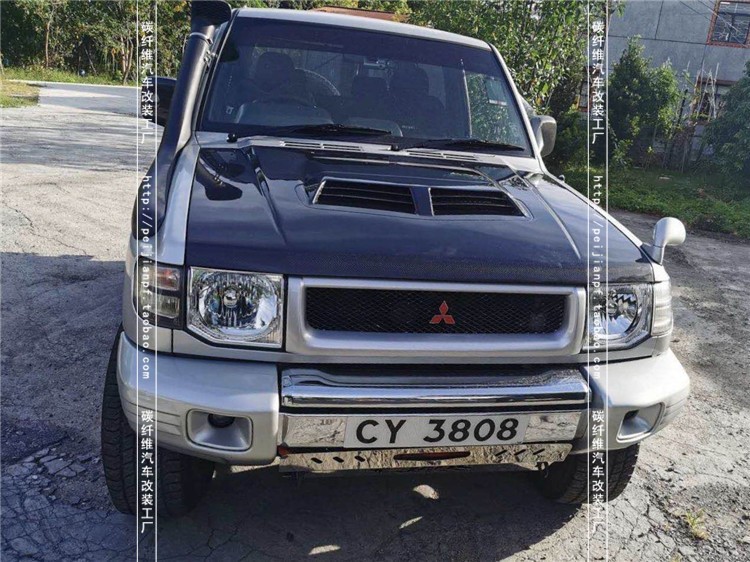 适用于三菱帕杰罗v31v33v43v55改装开孔碳纤维机汽车