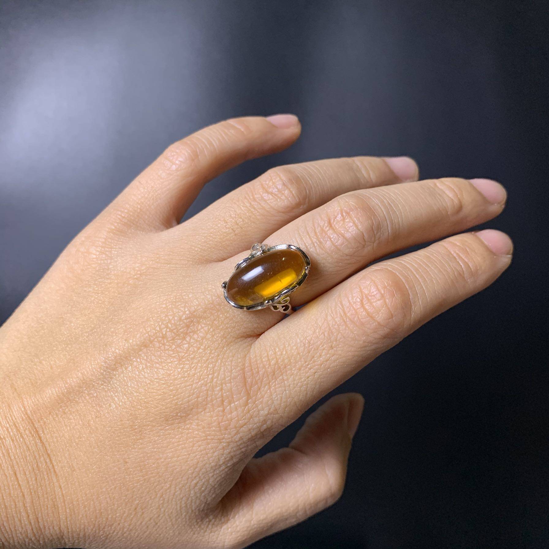 抚顺天然琥珀净水儿金珀老豆油银托长款气质戒指