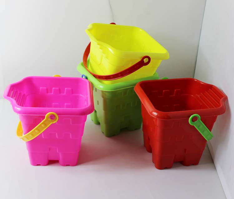 加厚耐摔儿童沙滩戏水玩具塑料桶捉小桶工具戏水