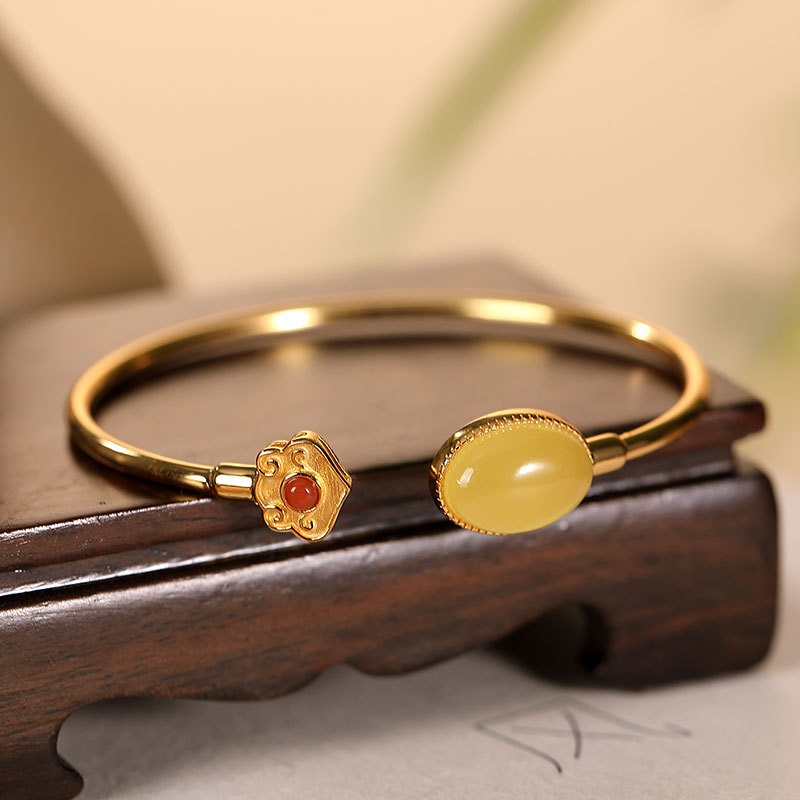 天然琥珀蜜蜡手镯纯银饰品金复古风轻奢镶嵌宝石手镯