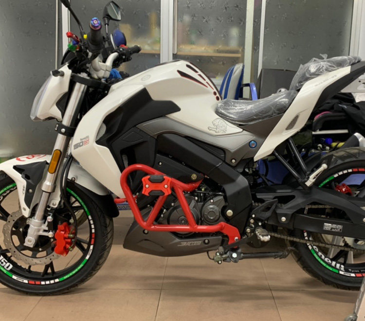 适用于贝纳利迅龙150s保险杠bj15031改装特技竞技技防摩托车保险杠