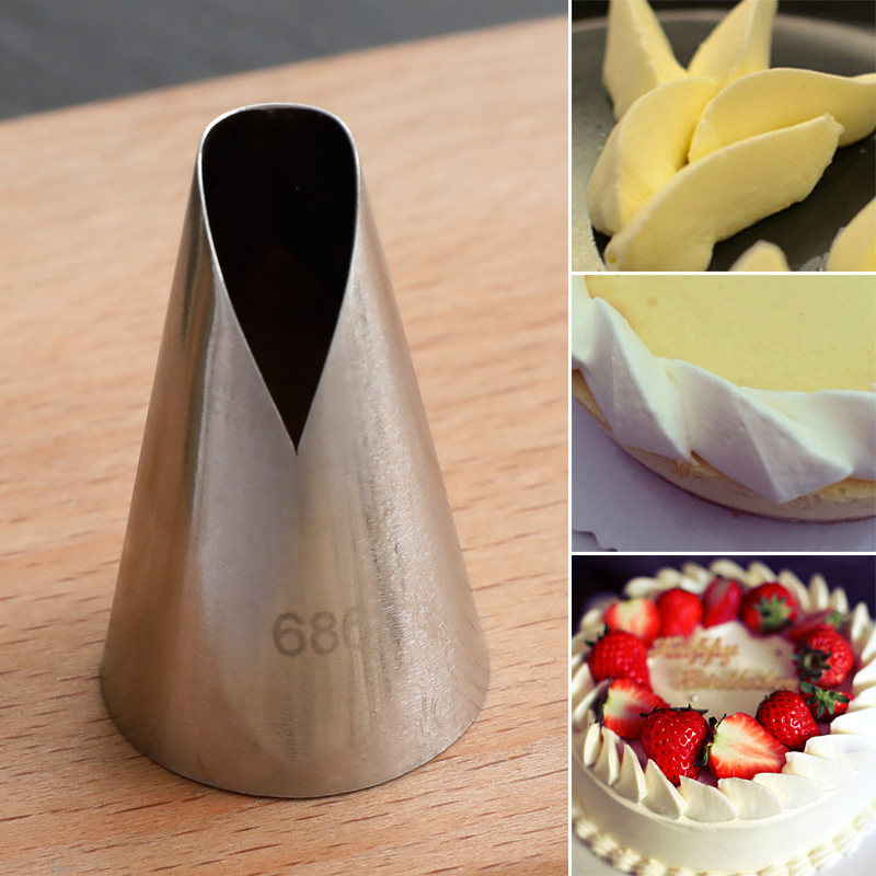 顶端造型,是一个比较特殊的用法 将奶油装入以有圣安娜花嘴的裱花袋中