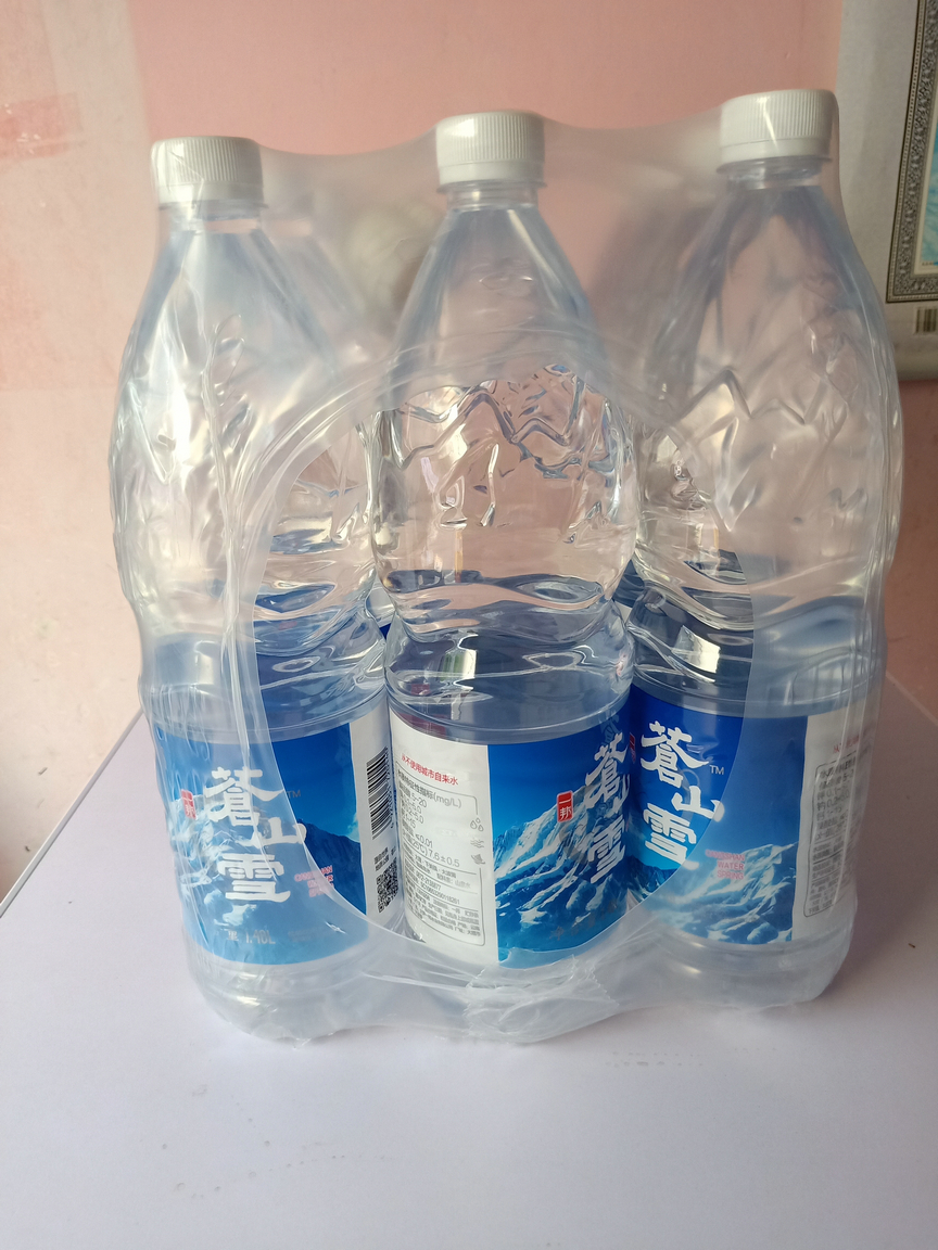 大理山泉一品矿泉水冰泉饮用水苍山山水天然弱碱饮用水