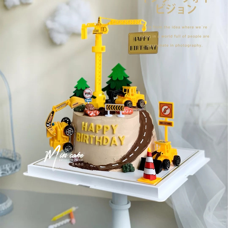 小男孩生日蛋糕烘焙装饰大号挖掘机推土塔吊工程车
