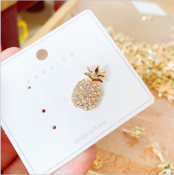 王一博可爱百搭别针走光徽章日系胸花胸针菠萝胸针