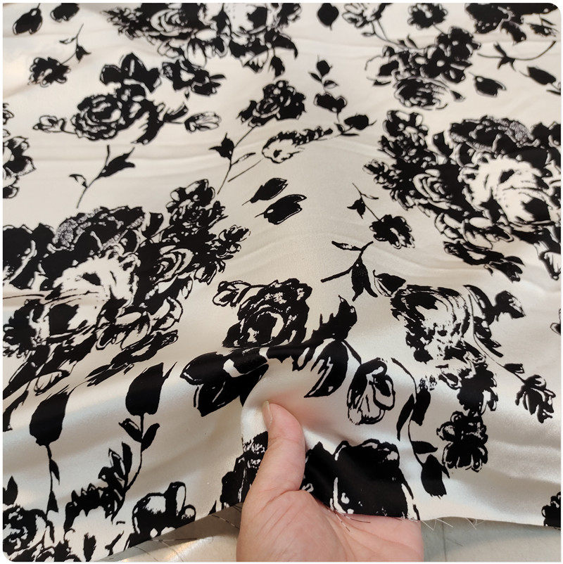 白底黑花醋酸缎布光泽半身连衣裙套装裤子小西海绵垫