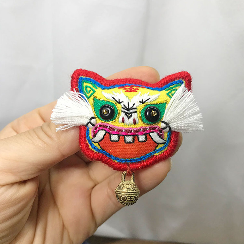 手工刺绣端午新品小虎头胸针生肖礼物别针饰品刺绣
